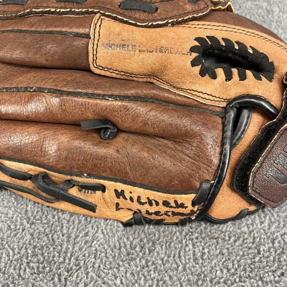 Wilson A440 11.5” Girl’s Monster Web Fastpitch Softball Glove Left Hand FP 115 - Picture 8 of 9